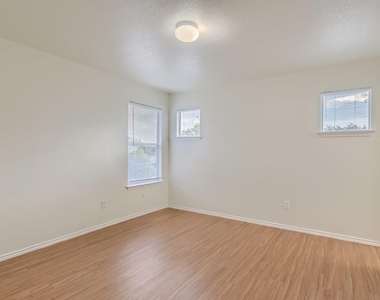 13913 Harris Ridge Blvd - Photo Thumbnail 11