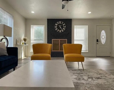 2502 Tracy Cv - Photo Thumbnail 2