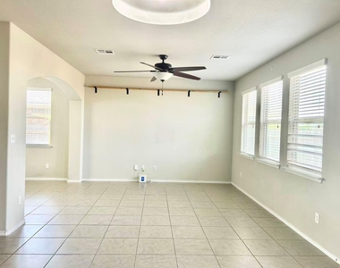 17612 Bridgefarmer Blvd - Photo Thumbnail 2