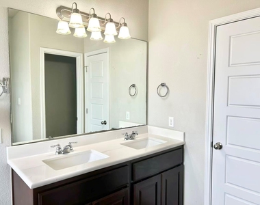 17612 Bridgefarmer Blvd - Photo Thumbnail 8