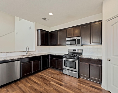 108 Schuster Ct - Photo Thumbnail 8