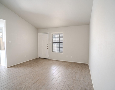 11906 Sunhillow Bnd - Photo Thumbnail 2