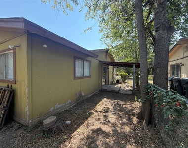 421 Live Oak St - Photo Thumbnail 13