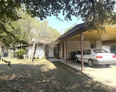 421 Live Oak St - Photo Thumbnail 1