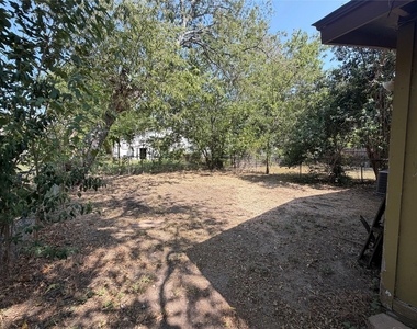 421 Live Oak St - Photo Thumbnail 12