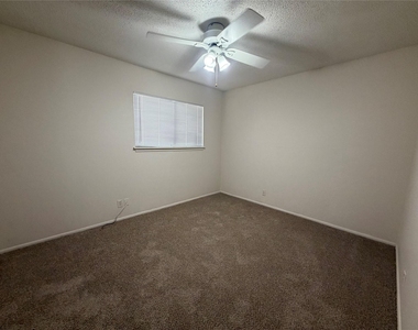 421 Live Oak St - Photo Thumbnail 11