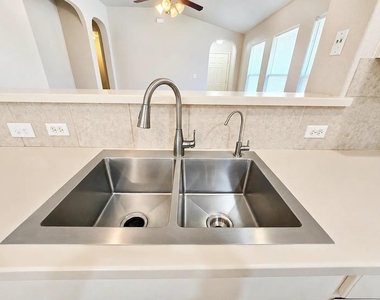 3101 Barksdale Dr - Photo Thumbnail 3