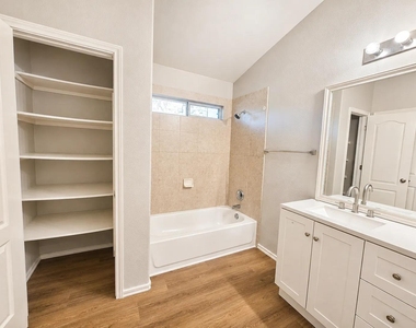3101 Barksdale Dr - Photo Thumbnail 9