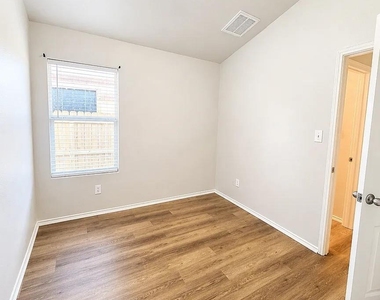 3101 Barksdale Dr - Photo Thumbnail 20