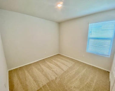 1733 James St - Photo Thumbnail 11