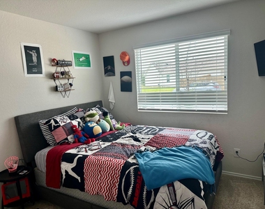 1733 James St - Photo Thumbnail 27