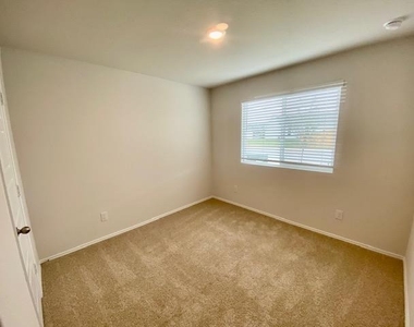 1733 James St - Photo Thumbnail 16