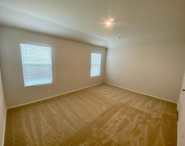 1733 James St - Photo Thumbnail 6