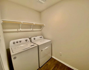 1733 James St - Photo Thumbnail 19