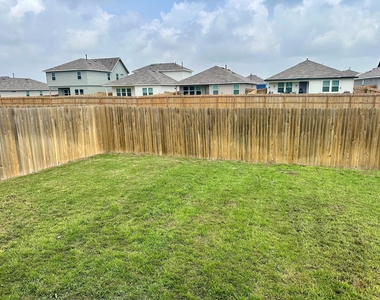 1733 James St - Photo Thumbnail 34
