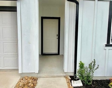 1733 James St - Photo Thumbnail 1