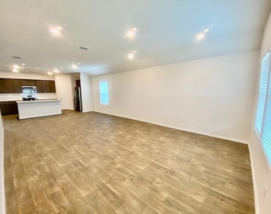 1733 James St - Photo Thumbnail 5