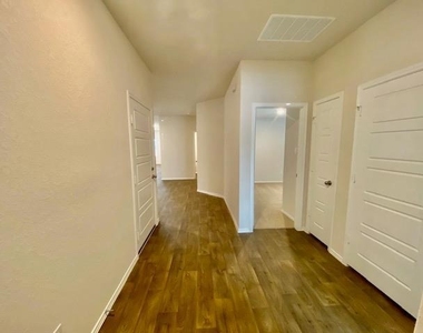 1733 James St - Photo Thumbnail 18