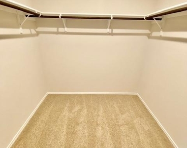 1733 James St - Photo Thumbnail 9