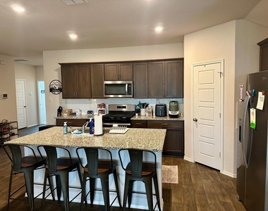 1733 James St - Photo Thumbnail 30