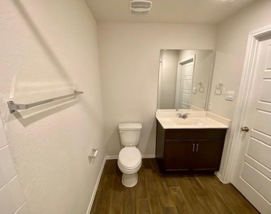 1733 James St - Photo Thumbnail 15