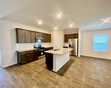1733 James St - Photo Thumbnail 3
