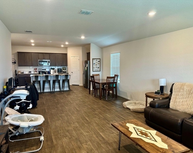 1733 James St - Photo Thumbnail 32