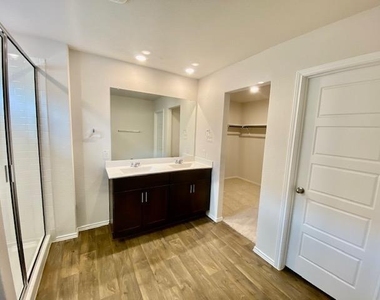 1733 James St - Photo Thumbnail 7