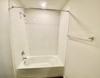 1733 James St - Photo Thumbnail 14