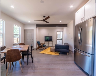 3007 E 14 1/2 St - Photo Thumbnail 4