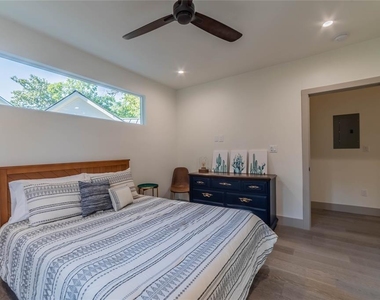 3007 E 14 1/2 St - Photo Thumbnail 15