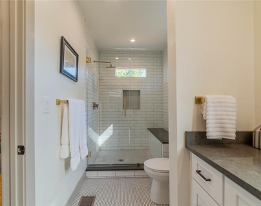 3007 E 14 1/2 St - Photo Thumbnail 17