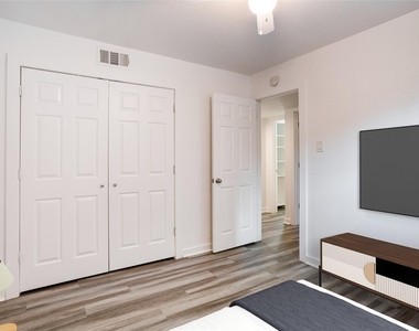 7945 Gault St - Photo Thumbnail 12