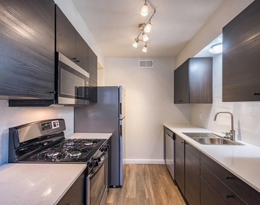 7945 Gault St - Photo Thumbnail 5