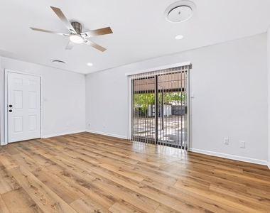 301 Carothers St - Photo Thumbnail 4