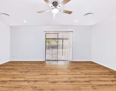 301 Carothers St - Photo Thumbnail 5