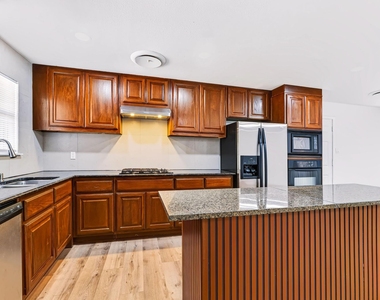 301 Carothers St - Photo Thumbnail 6