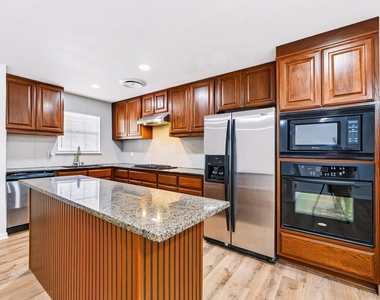 301 Carothers St - Photo Thumbnail 7