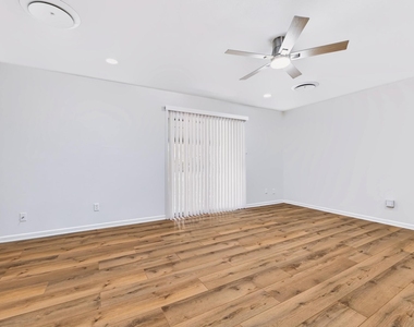 301 Carothers St - Photo Thumbnail 2