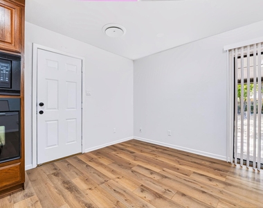 301 Carothers St - Photo Thumbnail 3
