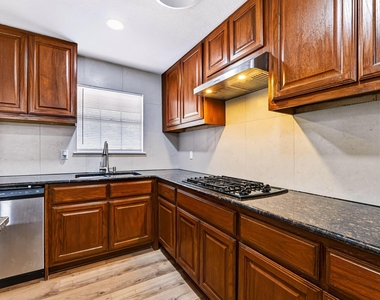301 Carothers St - Photo Thumbnail 9