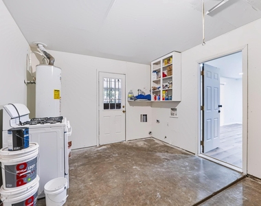301 Carothers St - Photo Thumbnail 16