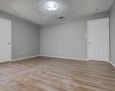 1807 Briar Hill Dr - Photo Thumbnail 12