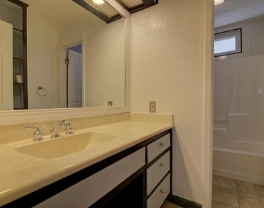 1807 Briar Hill Dr - Photo Thumbnail 22