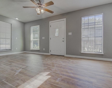 1807 Briar Hill Dr - Photo Thumbnail 14