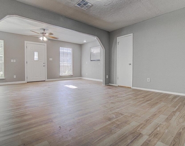 1807 Briar Hill Dr - Photo Thumbnail 11