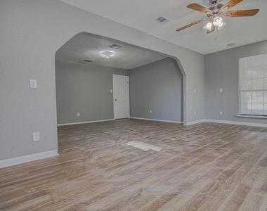 1807 Briar Hill Dr - Photo Thumbnail 15