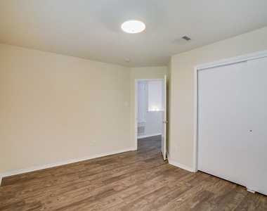 6812 Doyal Dr - Photo Thumbnail 17