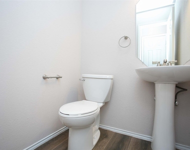 7901 Taranto Dr - Photo Thumbnail 8