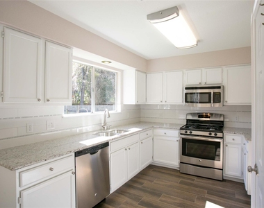 7901 Taranto Dr - Photo Thumbnail 13